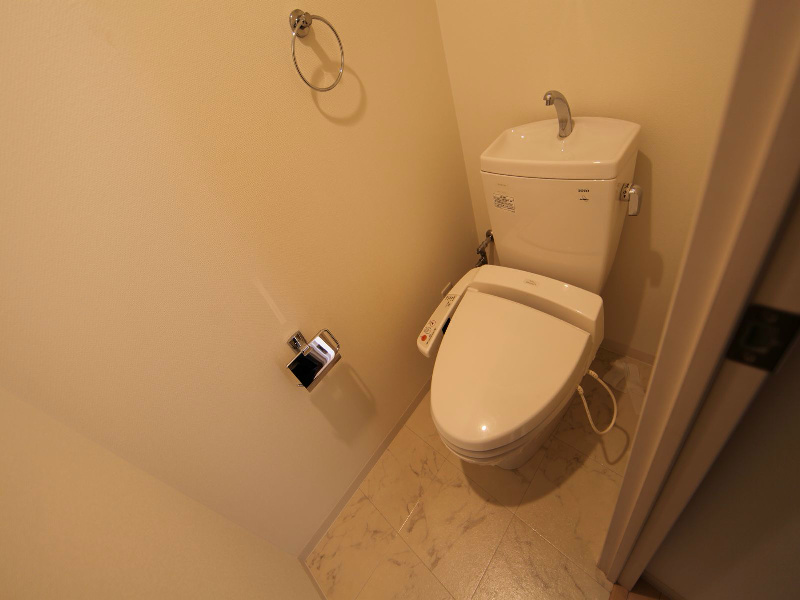 トイレ　温水洗浄便座付トイレ