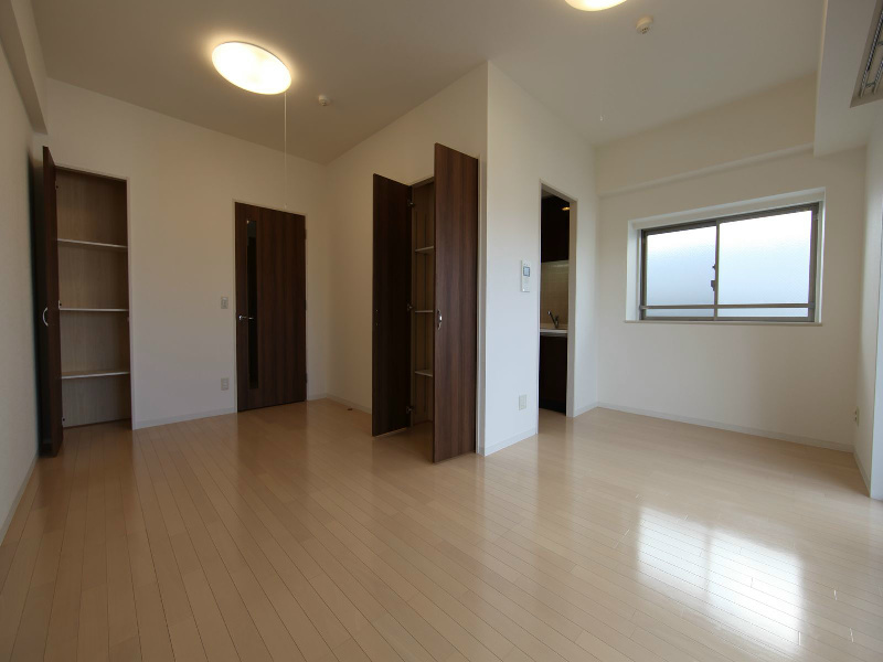 居室・リビング　ＬＤＫ14.4帖　収納2ヶ所有り　2面採光