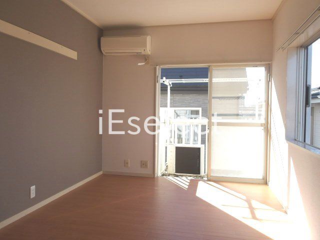 居室・リビング　お洒落なアクセントクロス