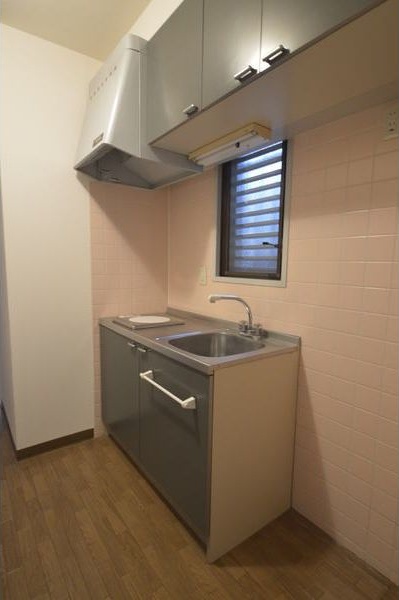 キッチン　※写真は同じマンションの違う部屋のものになります。