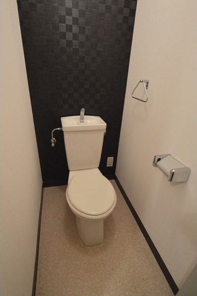 トイレ　※写真は同じマンションの違う部屋のものになります。