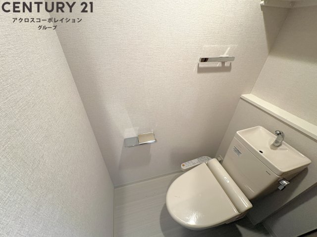 トイレ　温水洗浄便座付きのトイレです♪