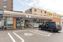 コンビニ　セブンイレブン札幌菊水3条店（コンビニ）まで453m