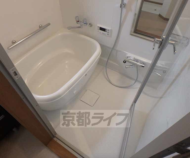 バス・シャワールーム　オシャレな浴室です。