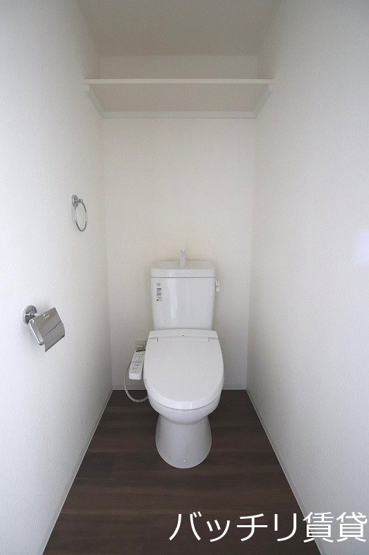トイレ　＊画像は別部屋の為イメージ、現状優先致します