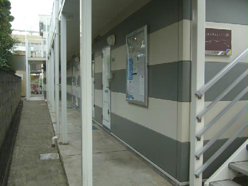 玄関　備品や設備仕様は号室等により異なります現地をご確認下さい。