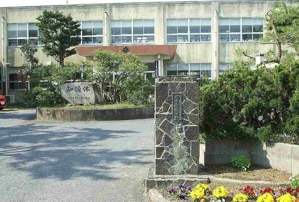小学校　弓ヶ浜小学校（小学校）まで450m