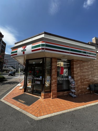 コンビニ　セブンイレブン 名古屋泉2丁目店（コンビニ）まで120m