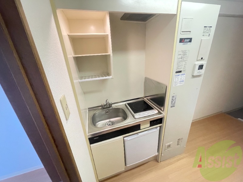 キッチン　一人暮らしにピッタリサイズ掃除もらくらくです。
