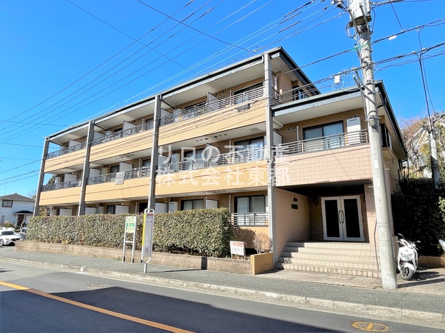 建物外観　周辺は閑静な住宅街ですので落ち着いた住環境です！
