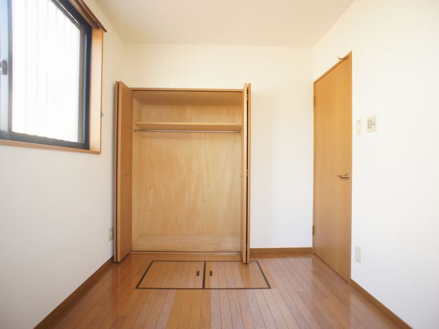 収納　充実収納付きの北側洋間です♪