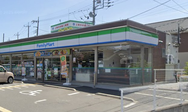 コンビニ　ファミリーマート 上尾日産通り店（コンビニ）まで1797m