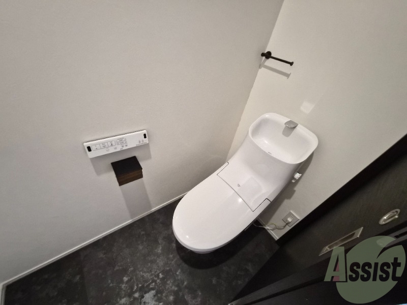 トイレ　トイレはウォシュレット機能付きです。安心して使用できますね。