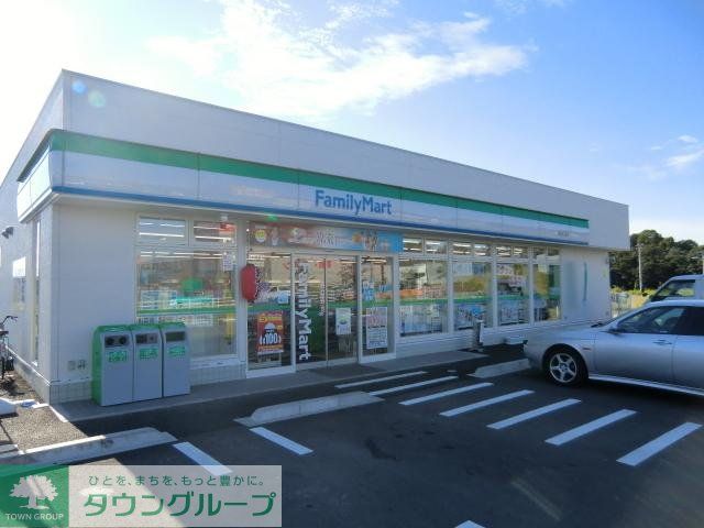 コンビニ　ファミリーマート（コンビニ）まで650m