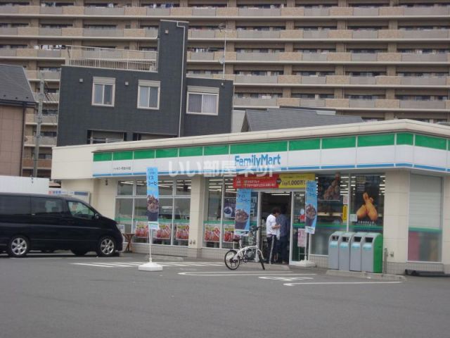 コンビニ　ファミリーマート 秀栄町田小川店（コンビニ）まで1374m