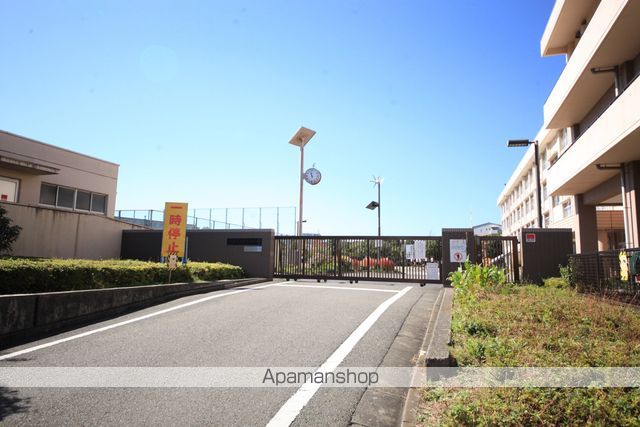 中学校　多摩市立落合中学校（中学校）まで1227m