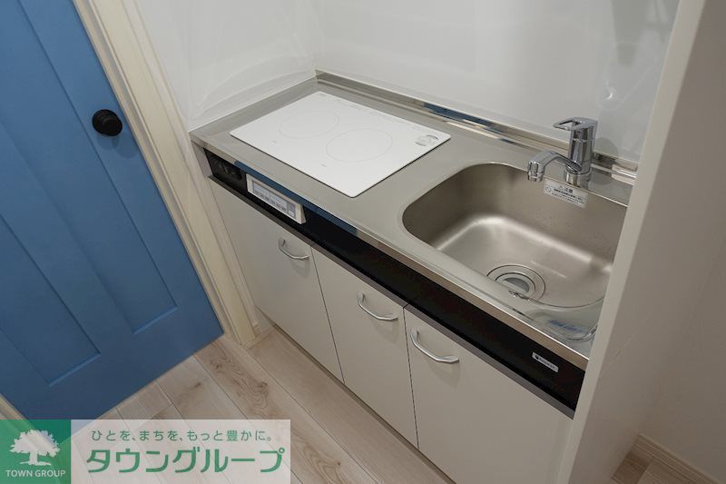 キッチン　一人暮らしに丁度いいサイズ、お手入れ楽々の2口IHキッチン…