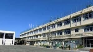 小学校　世田谷区立烏山小学校（小学校）まで515m