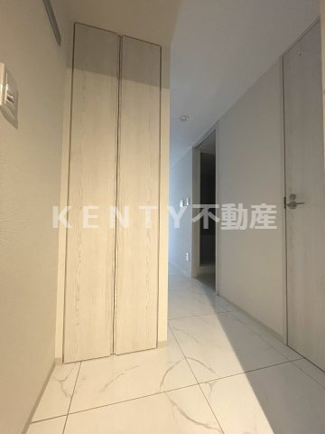 玄関　収納もある玄関です
