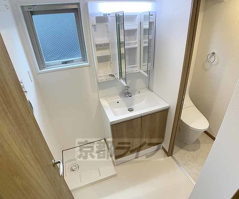 洗面設備　広々したクローゼットですね。