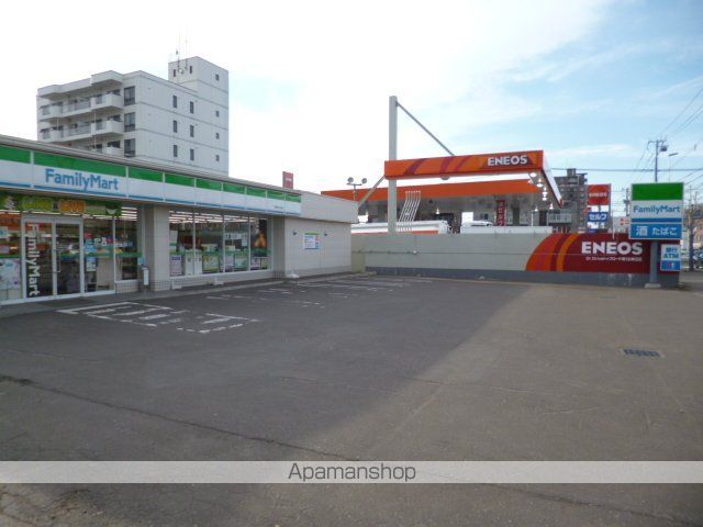 コンビニ　セブンイレブン（コンビニ）まで325m