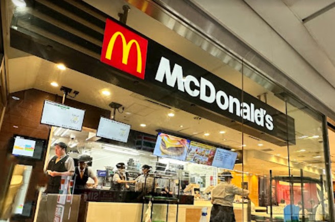 飲食店　マクドナルド水天宮前東京シティエアターミナル店（飲食店）まで884m