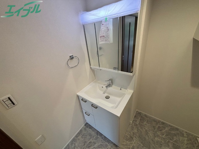 洗面設備　退去前の為、別部屋の写真を使用しております。