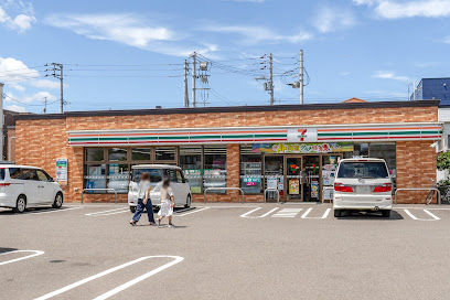 コンビニ　セブンイレブン札幌八軒8条店（コンビニ）まで597m