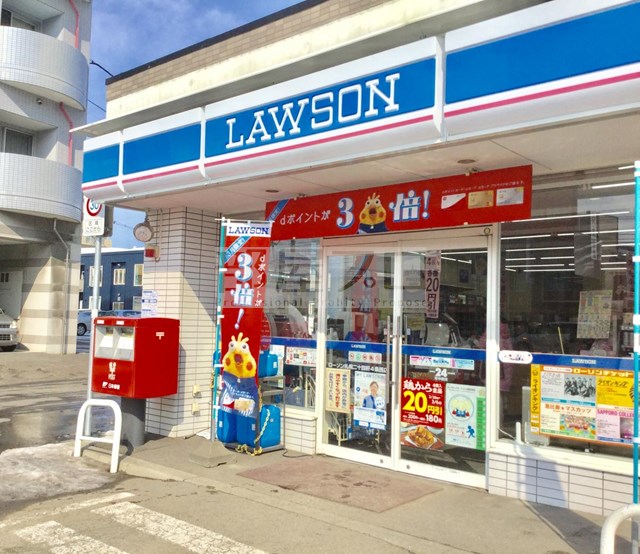 コンビニ　ローソン札幌二十四軒4条店（コンビニ）まで201m