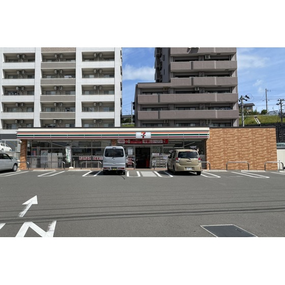 コンビニ　セブンイレブン仙台泉区役所前店（コンビニ）まで382m