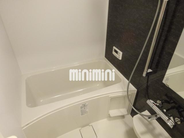 バス・シャワールーム　バスルームです
