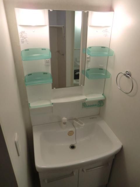 洗面設備　掃除にも便利なシャンプードレッサー