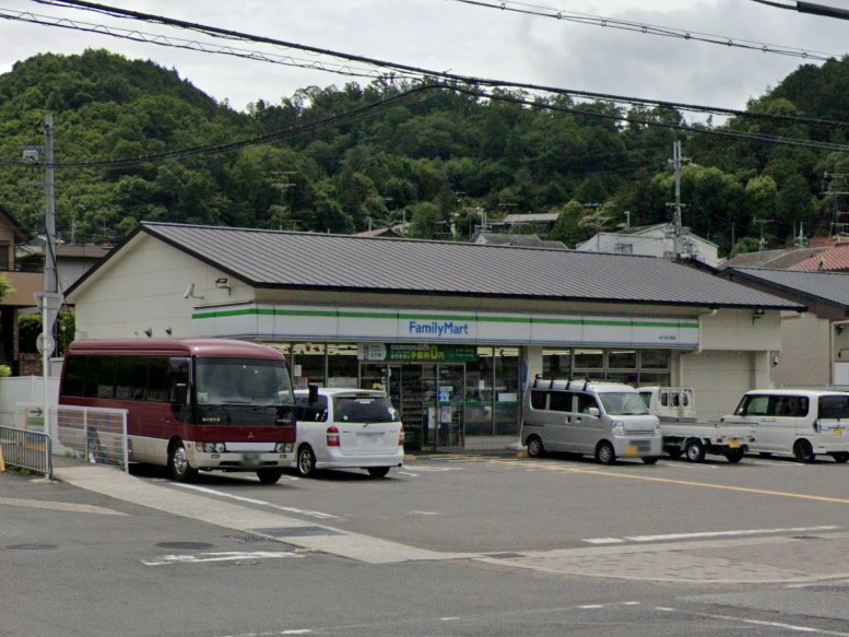 コンビニ　ファミリーマート 北白川店（コンビニ）まで624m
