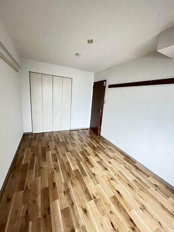 その他部屋・スペース　広くて明るい寝室