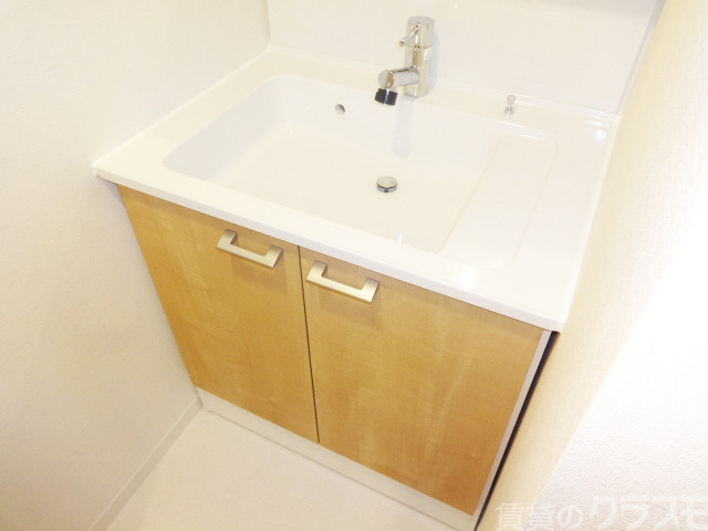 洗面設備　ハンドシャワー付きでお掃除もラクラクです☆