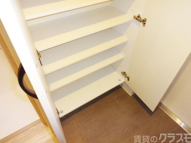 その他設備　玄関横にはシューズボックスもございます☆