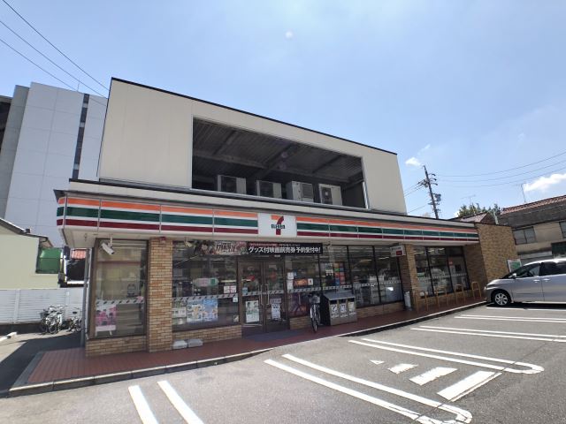 コンビニ　セブンイレブン（コンビニ）まで130m
