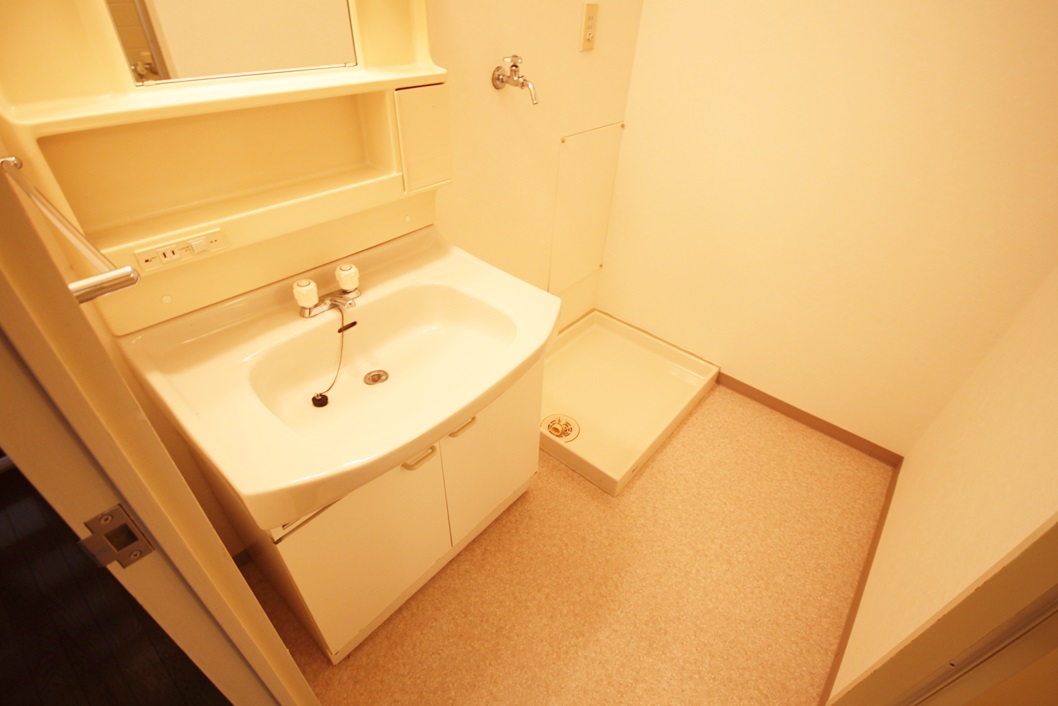 洗面設備　※同建物の類似写真となります。