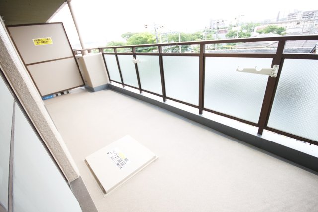 バルコニー　※同建物の類似写真となります。