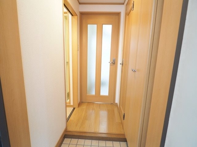 玄関　※別号室の写真です。