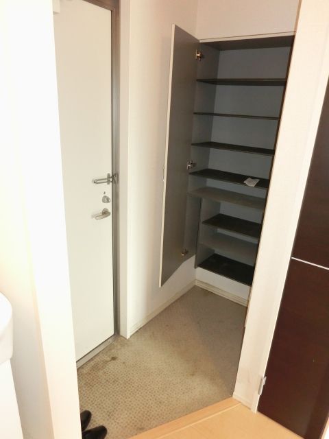 玄関　シューズボックス完備