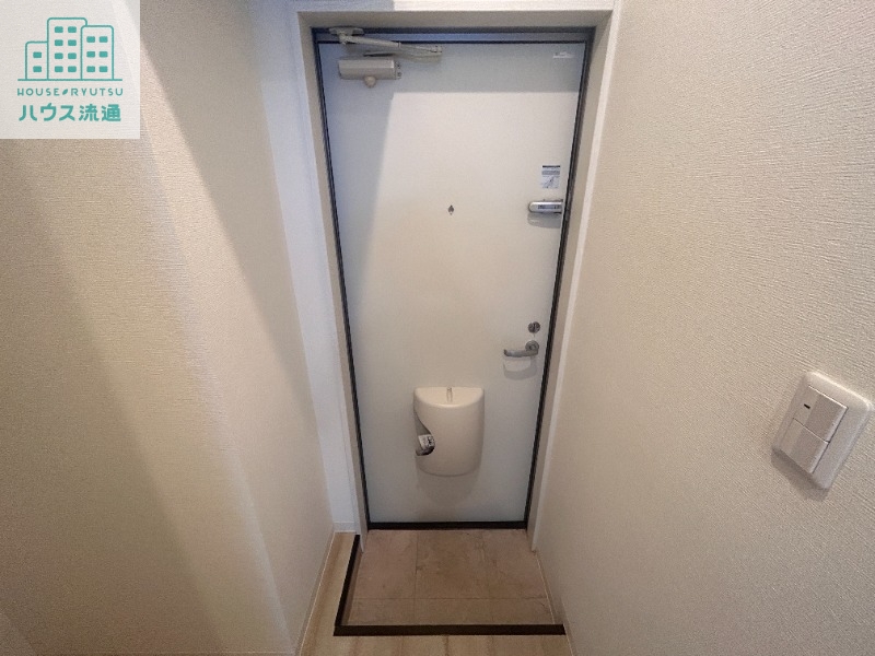 玄関　※写真は別号室