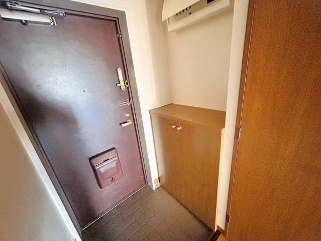 玄関　※こちらは別号室のお部屋の写真です。