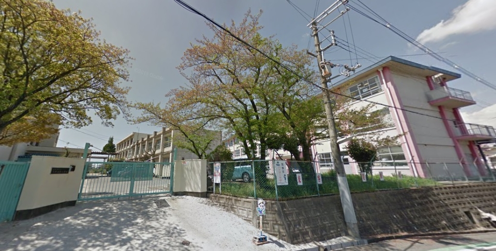 小学校　富田林市立久野喜台小学校（小学校）まで274m