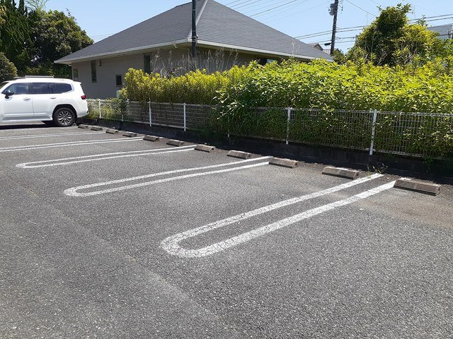 駐車場　駐車場に車を止められます