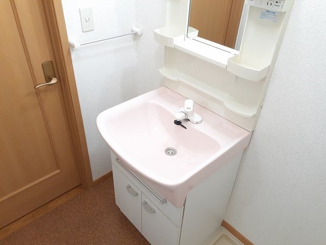 洗面設備　スペースが確保できる洗面所です