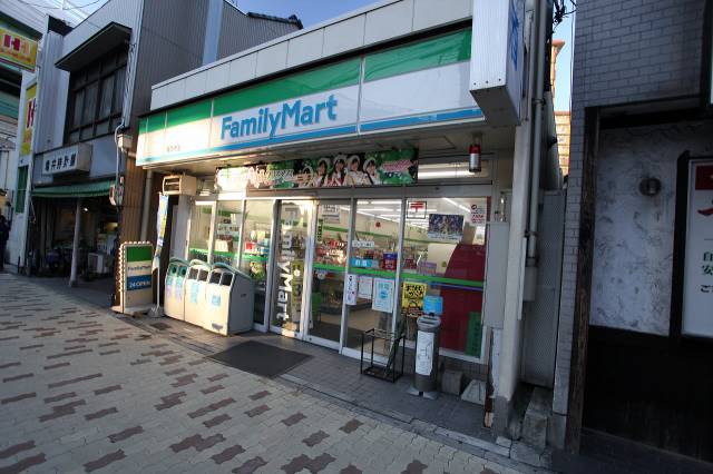 コンビニ　ファミリーマート（コンビニ）まで350m