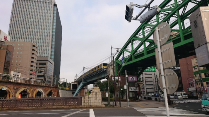 公園　昌平橋西橋詰広場（公園）まで556m