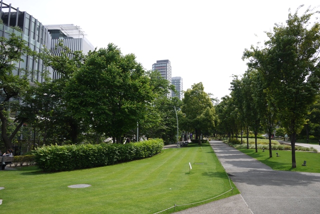 公園　ミッドタウンガーデン（公園）まで704m
