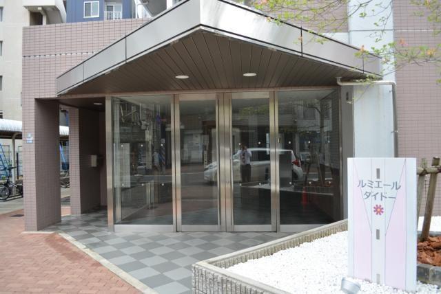 エントランス　管理もしっかりしております。